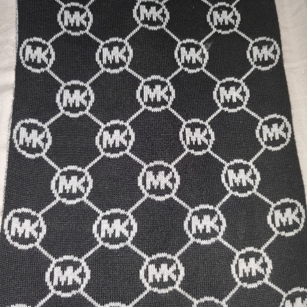 Michael Kors Scarf Blk/Wht - Picture 3 of 4